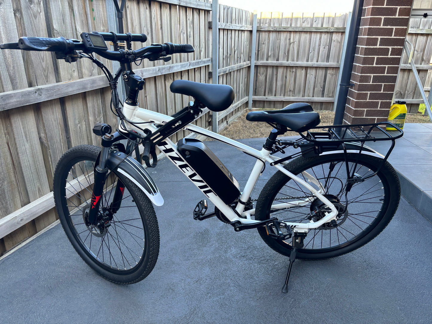 26 inches Electric Mountain Bike 350W motor 36V 10ah Lithium Battery 21 Gears change