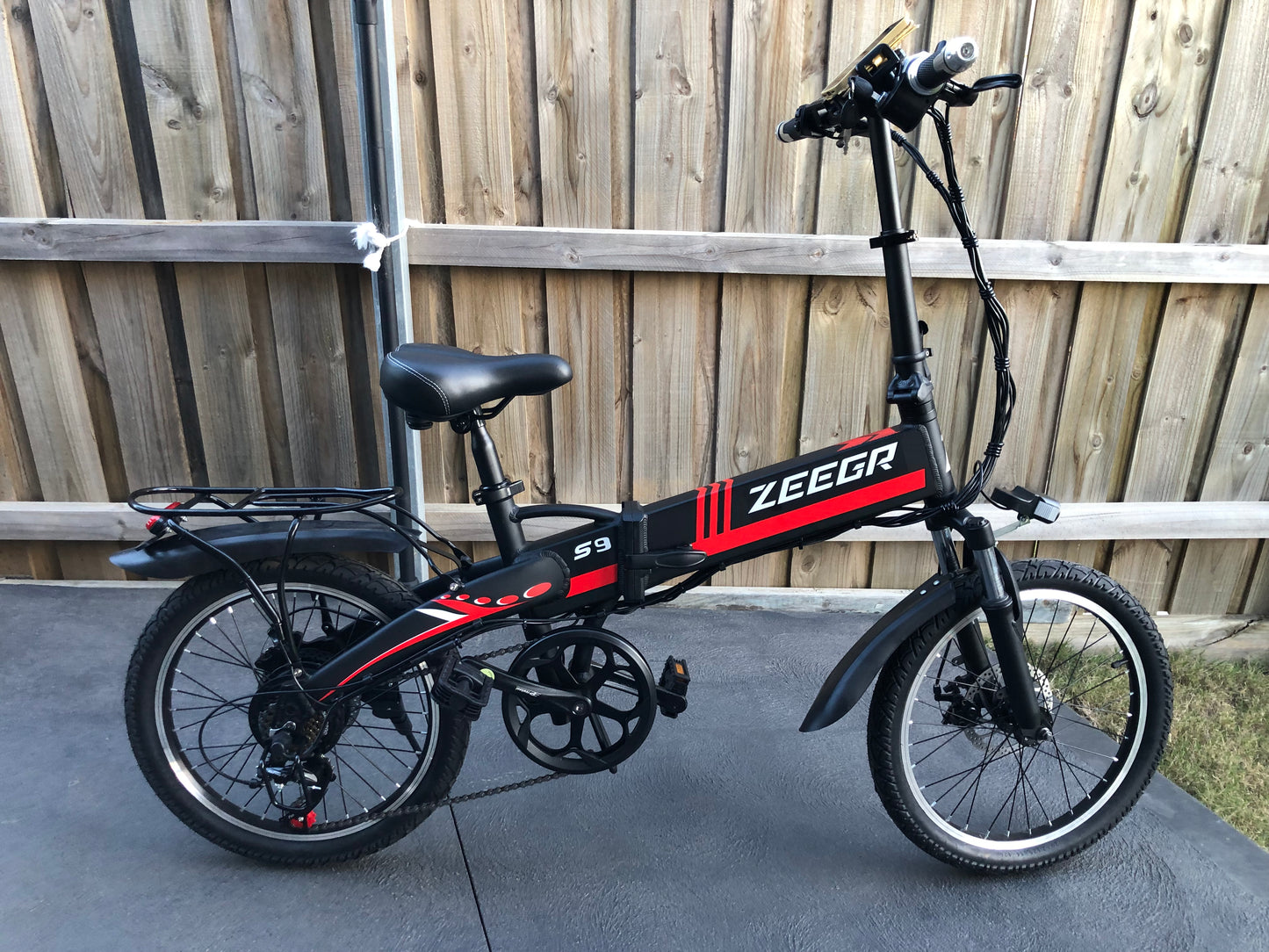 Foldable 20 inches tyres seven gears e-bikes with USB/ Phone Holder 250W motor 36V 10 ah Lithium Battery ( Phone Holder n USB Charge)