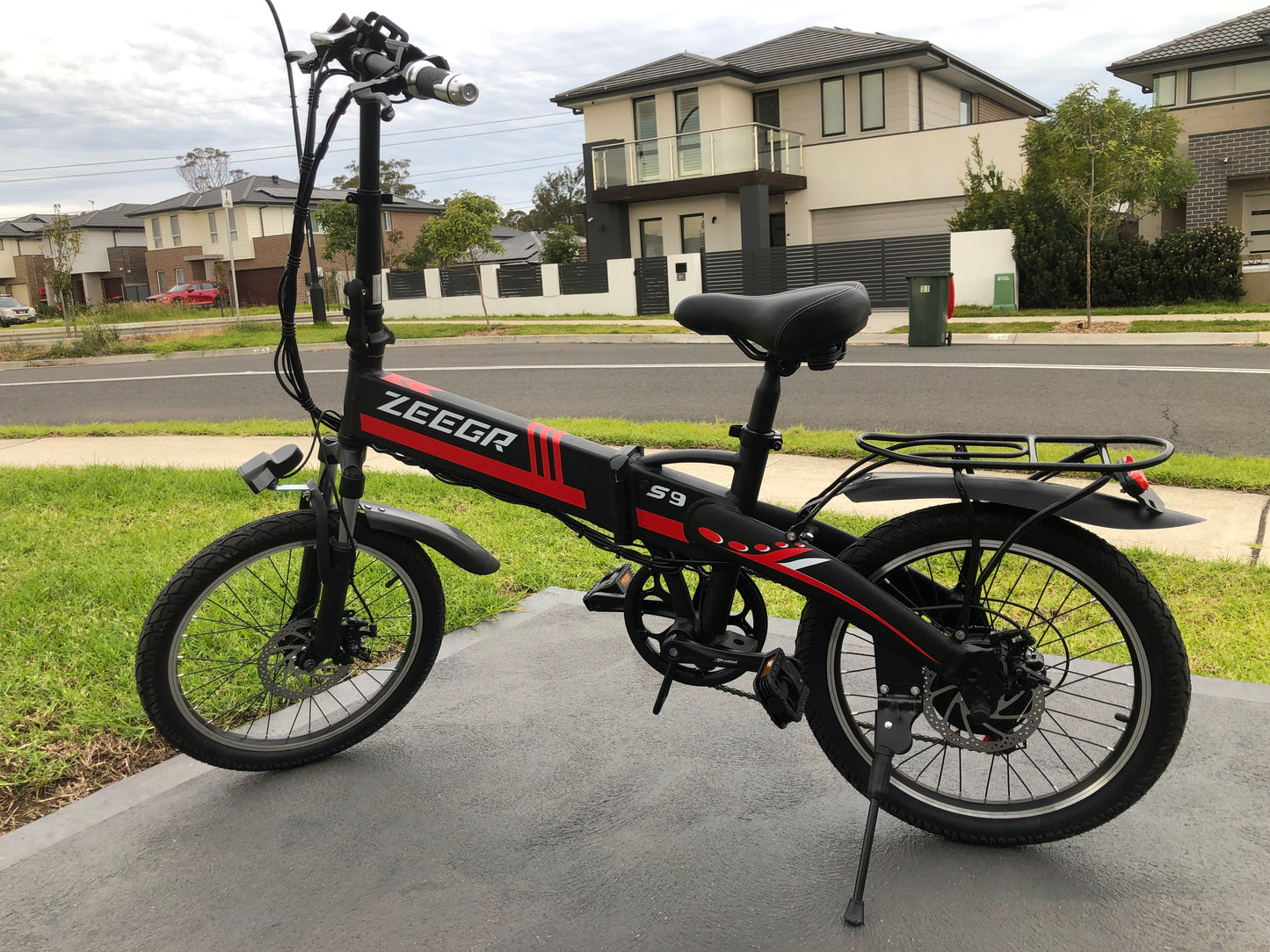 Foldable 20 inches tyres seven gears e-bikes with USB/ Phone Holder 250W motor 36V 10 ah Lithium Battery ( Phone Holder n USB Charge)