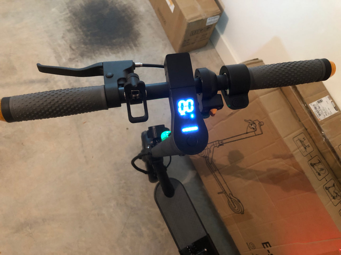 S5 Portable EScooter Optional Seat. Adjustable Speed 350W Motor 36V 12.5ah Battery( Turn Signals n Brake Light)