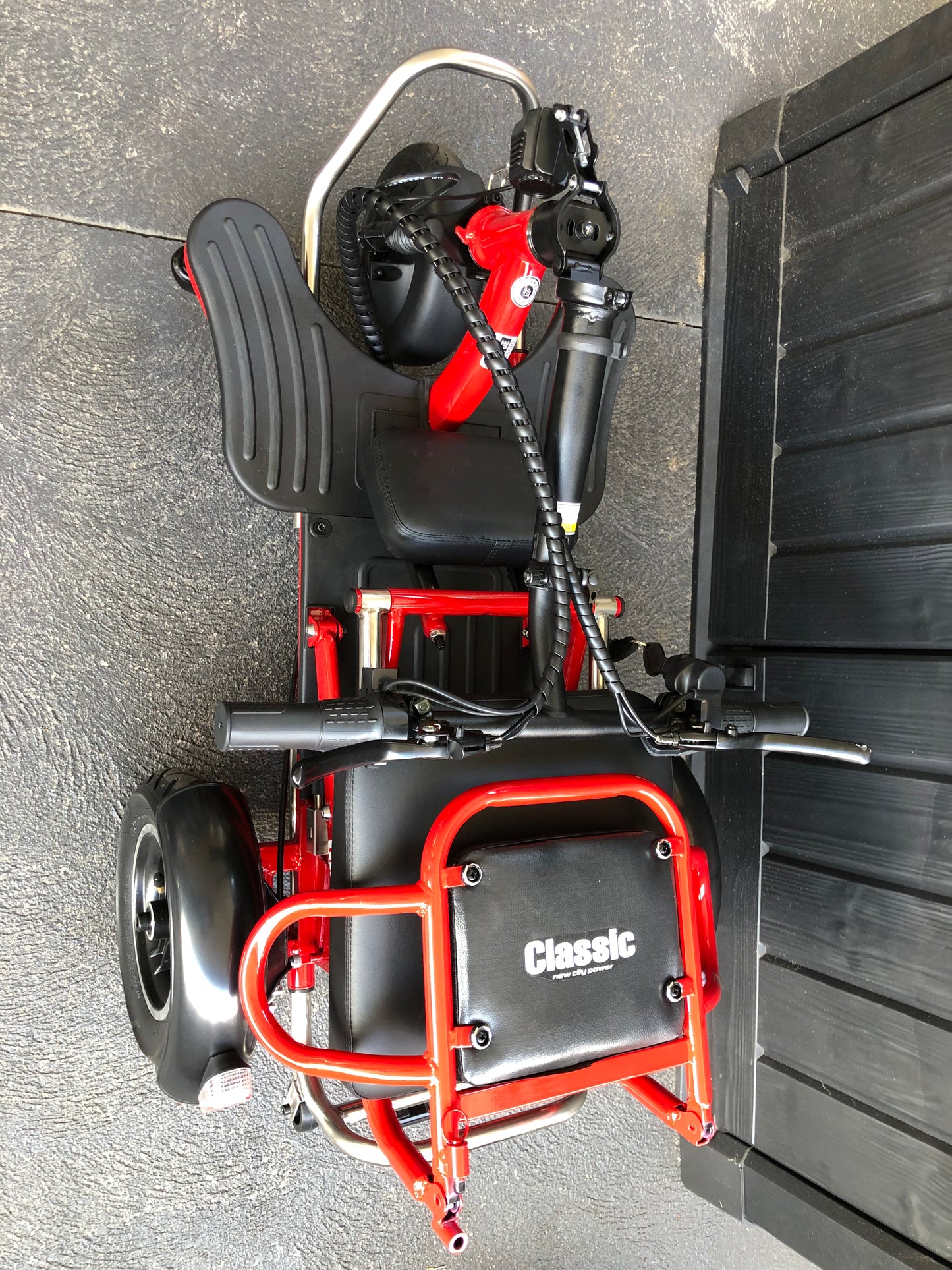 Three Wheels Disabled/ Recreational Electric Light Weight Foldable Scooter 350W motor 48V 10ah Lithium Battery